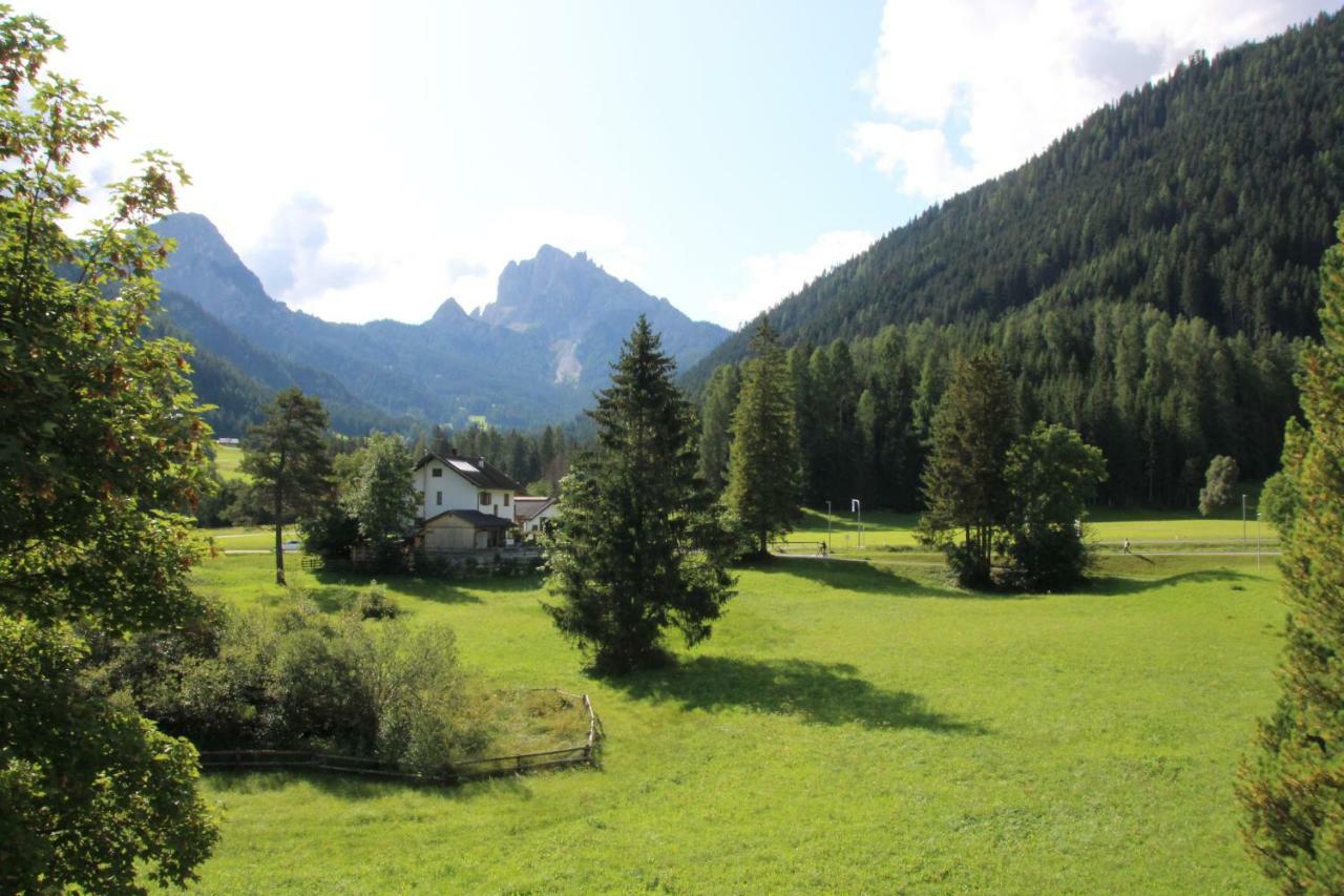 Hotel Garni Bergblick Braies  Zewnętrze zdjęcie